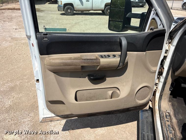 image for item JM9391 2007 Chevrolet Silverado 2500HD Crew Cab pickup truck