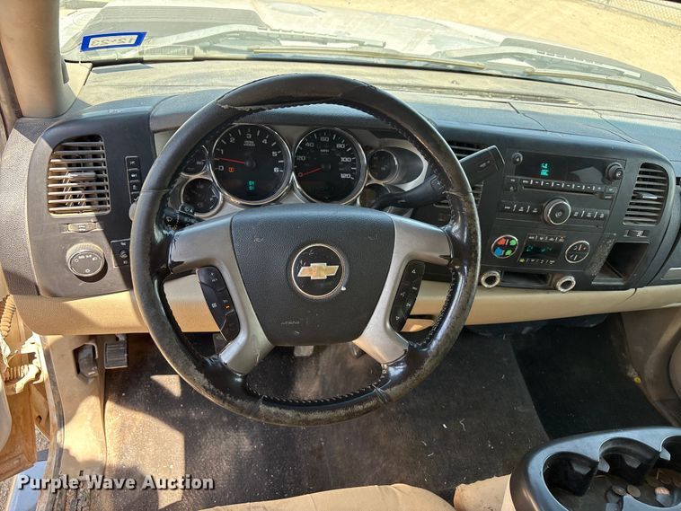 image for item JM9391 2007 Chevrolet Silverado 2500HD Crew Cab pickup truck
