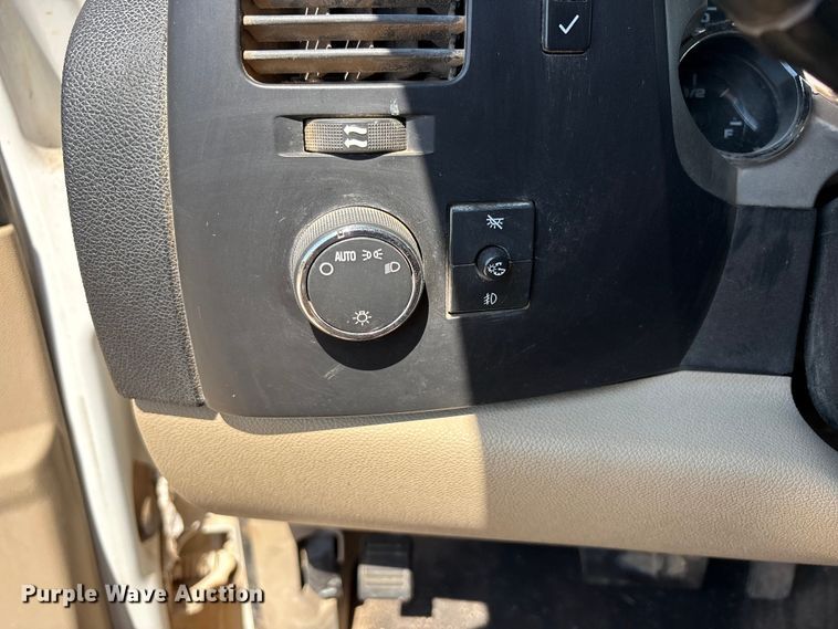 image for item JM9391 2007 Chevrolet Silverado 2500HD Crew Cab pickup truck