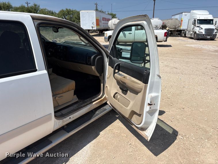 image for item JM9391 2007 Chevrolet Silverado 2500HD Crew Cab pickup truck