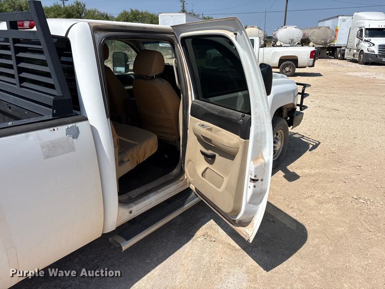 image for item JM9391 2007 Chevrolet Silverado 2500HD Crew Cab pickup truck