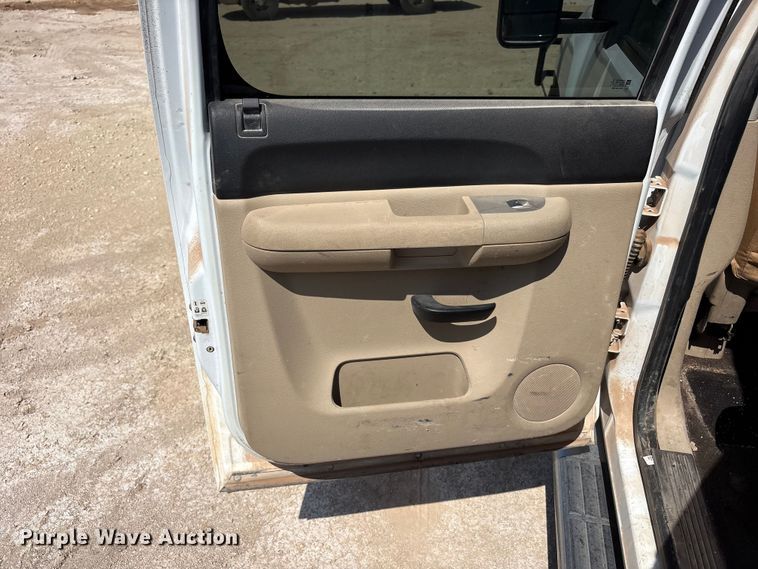 image for item JM9391 2007 Chevrolet Silverado 2500HD Crew Cab pickup truck