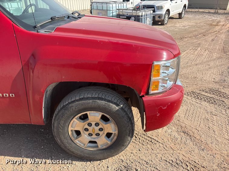 image for item JM9402 2011 Chevrolet Silverado 1500 Crew Cab pickup truck