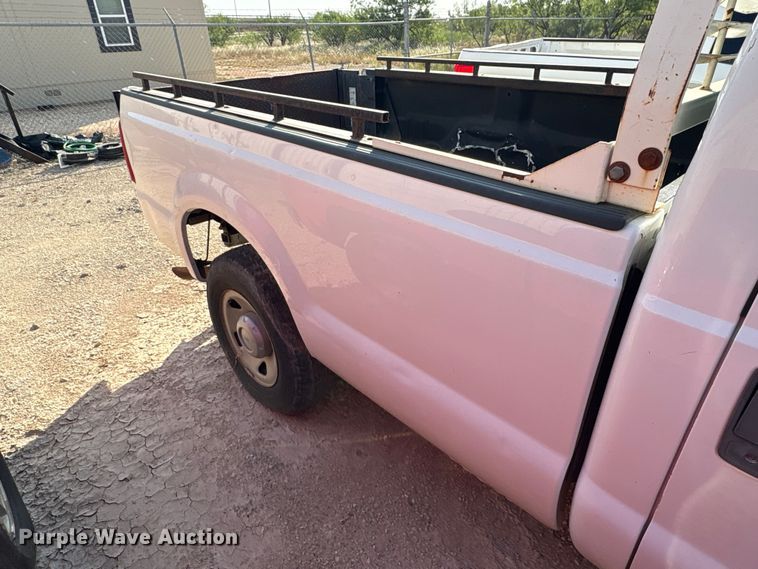 image for item JM9403 2010 Ford F250 Super Duty pickup truck