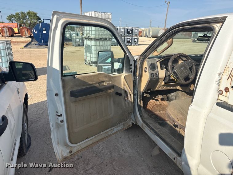 image for item JM9403 2010 Ford F250 Super Duty pickup truck