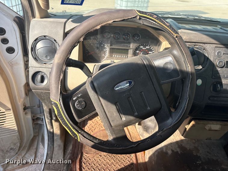 image for item JM9403 2010 Ford F250 Super Duty pickup truck
