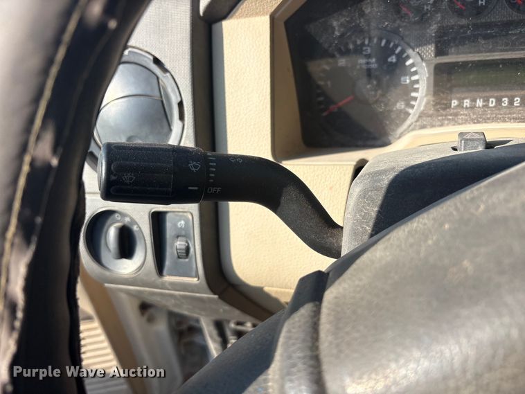 image for item JM9403 2010 Ford F250 Super Duty pickup truck