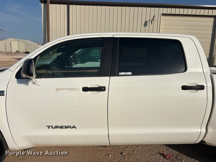 image for item JM9404 2010 Toyota Tundra Crew Cab pickup truck