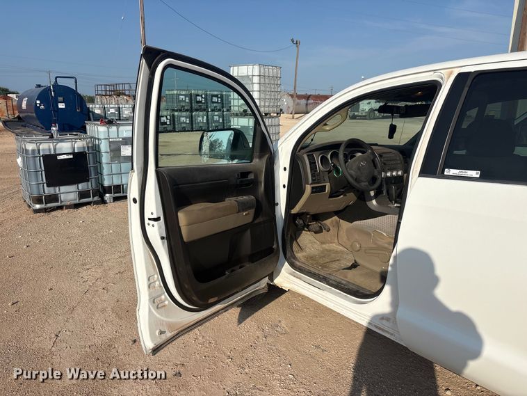 image for item JM9404 2010 Toyota Tundra Crew Cab pickup truck