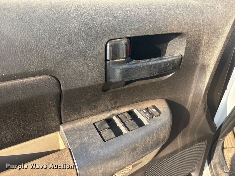 image for item JM9404 2010 Toyota Tundra Crew Cab pickup truck
