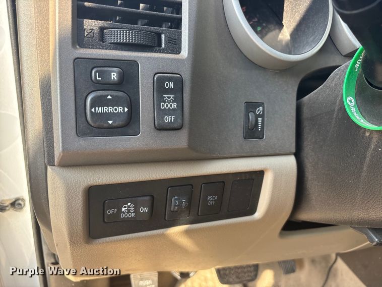 image for item JM9404 2010 Toyota Tundra Crew Cab pickup truck
