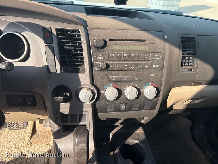 image for item JM9404 2010 Toyota Tundra Crew Cab pickup truck