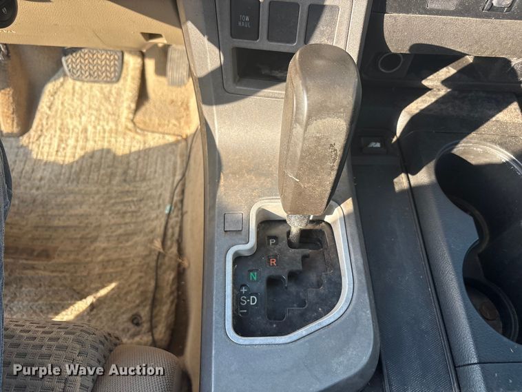image for item JM9404 2010 Toyota Tundra Crew Cab pickup truck
