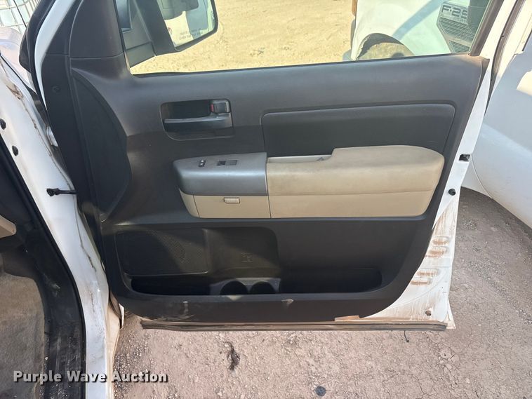 image for item JM9404 2010 Toyota Tundra Crew Cab pickup truck
