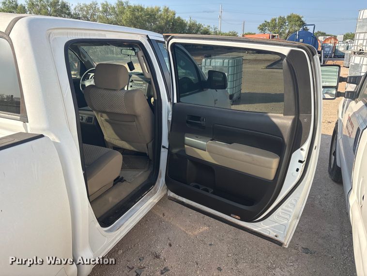 image for item JM9404 2010 Toyota Tundra Crew Cab pickup truck