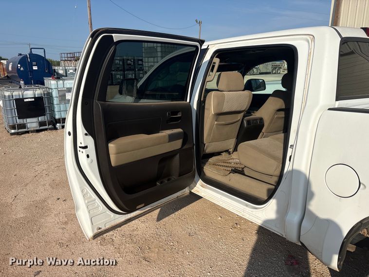image for item JM9404 2010 Toyota Tundra Crew Cab pickup truck