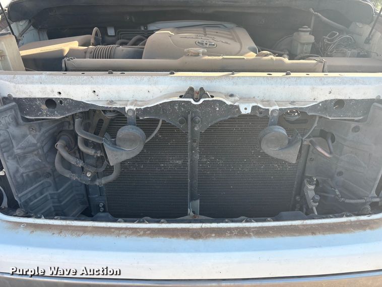 image for item JM9404 2010 Toyota Tundra Crew Cab pickup truck