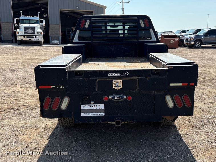image for item JM9419 2015 Ford F250 Super Duty Crew Cab flatbed pickup truck