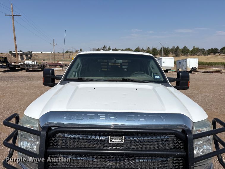 image for item JM9419 2015 Ford F250 Super Duty Crew Cab flatbed pickup truck