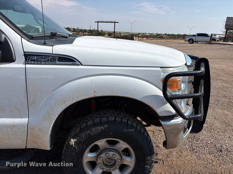image for item JM9419 2015 Ford F250 Super Duty Crew Cab flatbed pickup truck