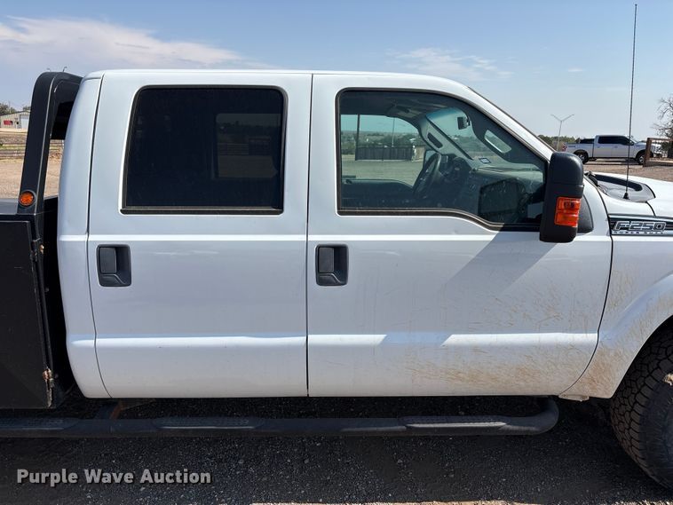 image for item JM9419 2015 Ford F250 Super Duty Crew Cab flatbed pickup truck