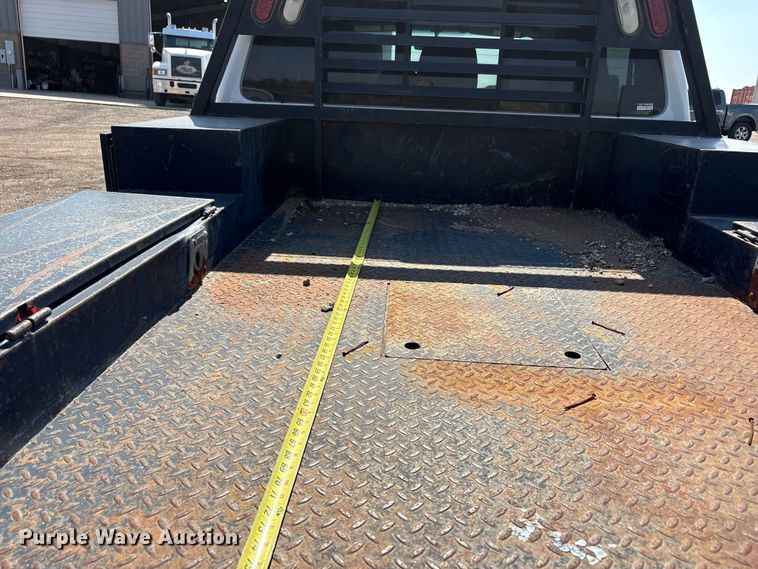 image for item JM9419 2015 Ford F250 Super Duty Crew Cab flatbed pickup truck