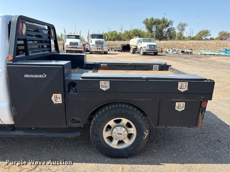 image for item JM9419 2015 Ford F250 Super Duty Crew Cab flatbed pickup truck