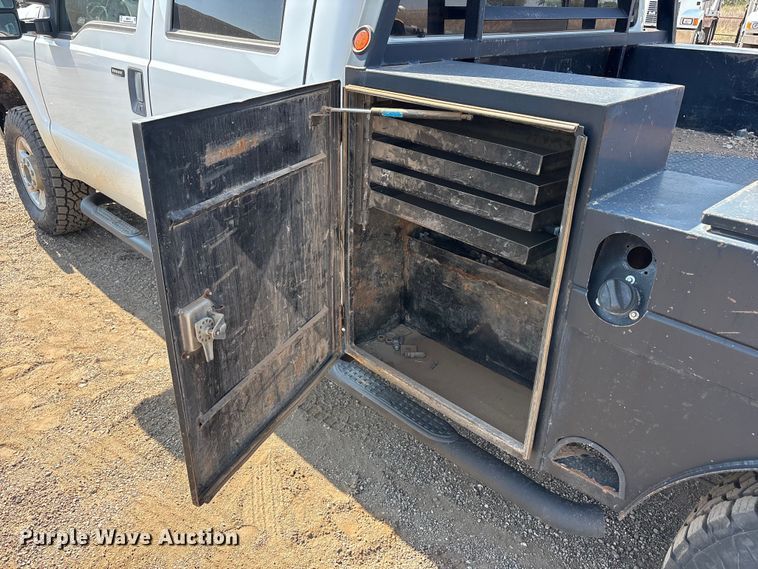 image for item JM9419 2015 Ford F250 Super Duty Crew Cab flatbed pickup truck