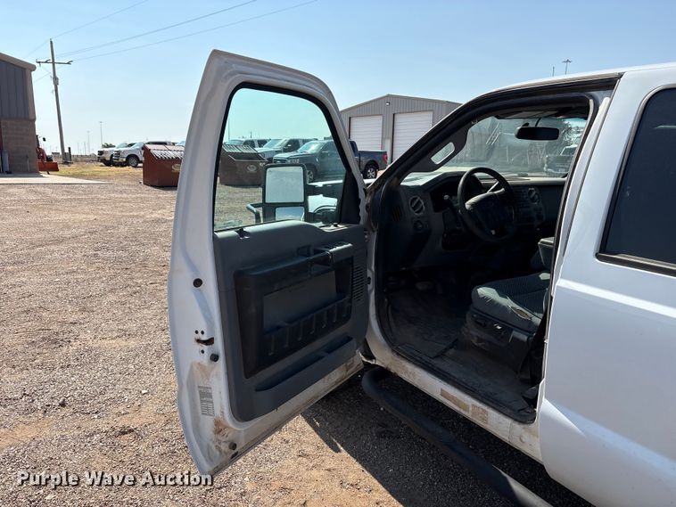 image for item JM9419 2015 Ford F250 Super Duty Crew Cab flatbed pickup truck