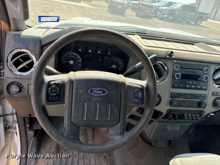 image for item JM9419 2015 Ford F250 Super Duty Crew Cab flatbed pickup truck
