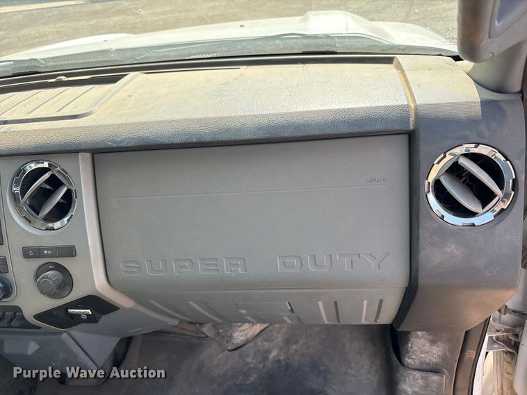 image for item JM9419 2015 Ford F250 Super Duty Crew Cab flatbed pickup truck