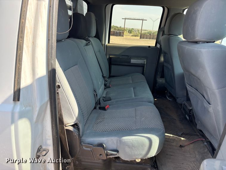 image for item JM9419 2015 Ford F250 Super Duty Crew Cab flatbed pickup truck