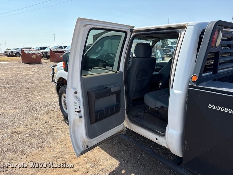 image for item JM9419 2015 Ford F250 Super Duty Crew Cab flatbed pickup truck