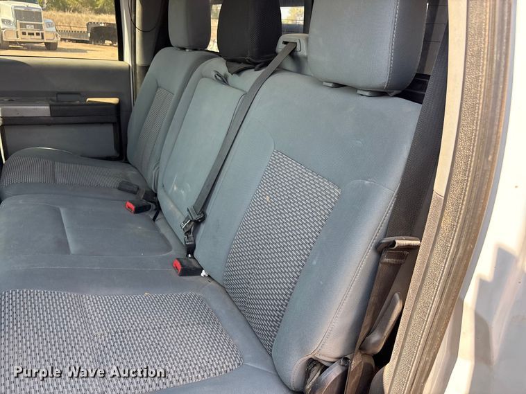 image for item JM9419 2015 Ford F250 Super Duty Crew Cab flatbed pickup truck