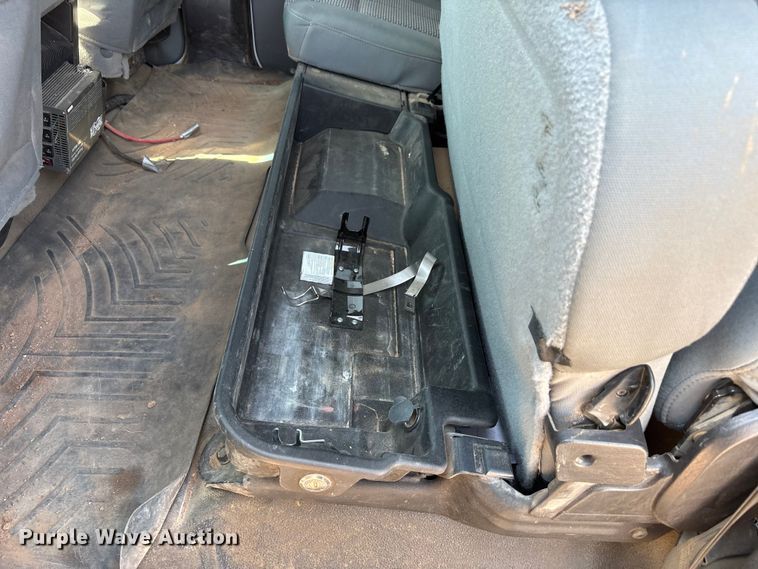 image for item JM9419 2015 Ford F250 Super Duty Crew Cab flatbed pickup truck