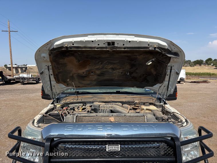 image for item JM9419 2015 Ford F250 Super Duty Crew Cab flatbed pickup truck
