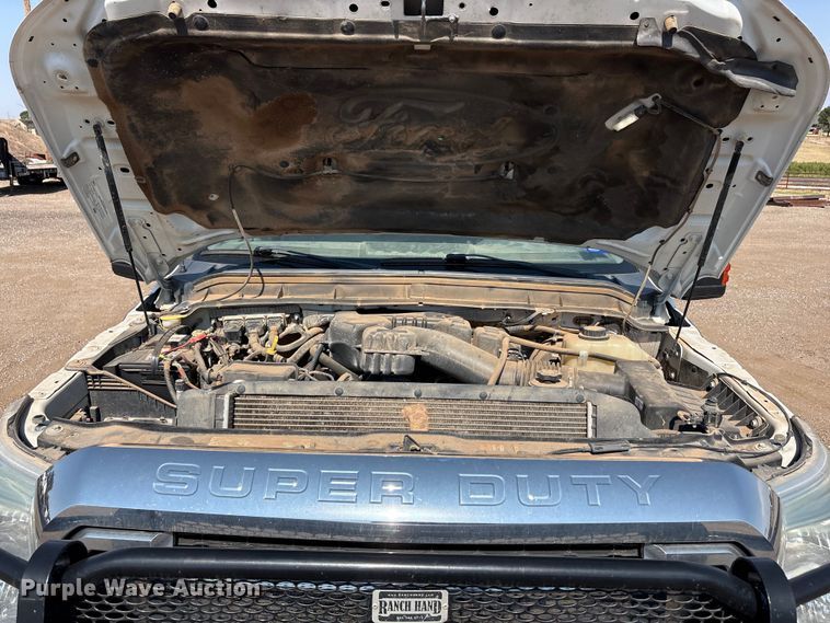 image for item JM9419 2015 Ford F250 Super Duty Crew Cab flatbed pickup truck