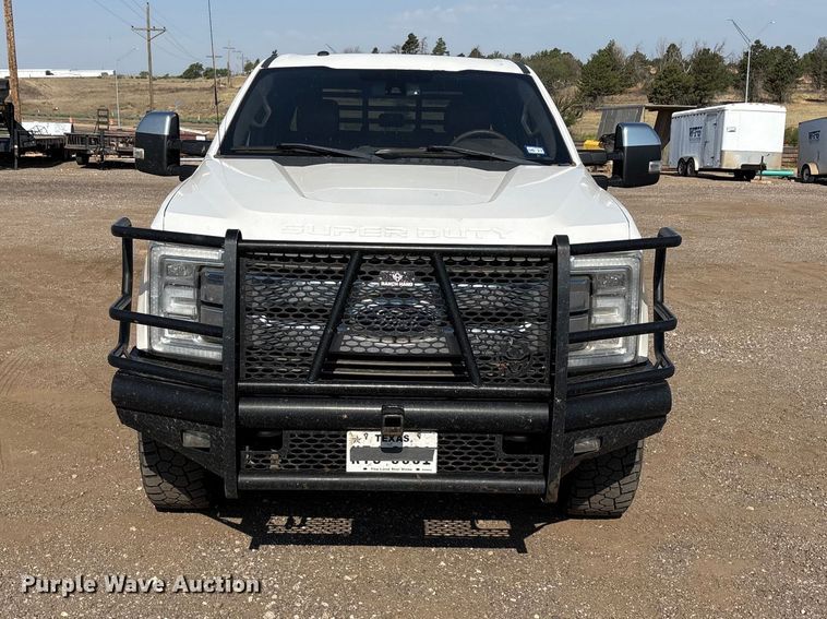 image for item JM9420 2018 Ford F350 Super Duty Crew Cab flatbed pickup truck