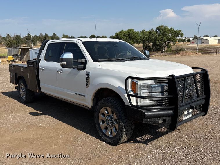 image for item JM9420 2018 Ford F350 Super Duty Crew Cab flatbed pickup truck