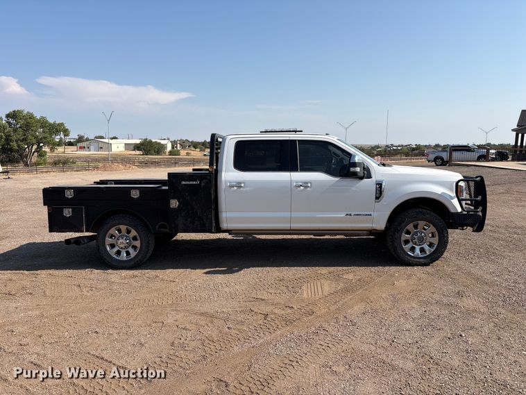 image for item JM9420 2018 Ford F350 Super Duty Crew Cab flatbed pickup truck