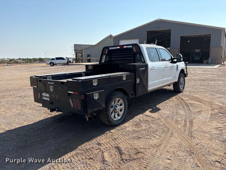 image for item JM9420 2018 Ford F350 Super Duty Crew Cab flatbed pickup truck