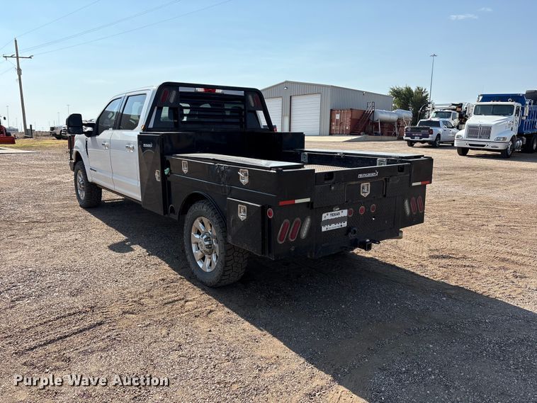 image for item JM9420 2018 Ford F350 Super Duty Crew Cab flatbed pickup truck