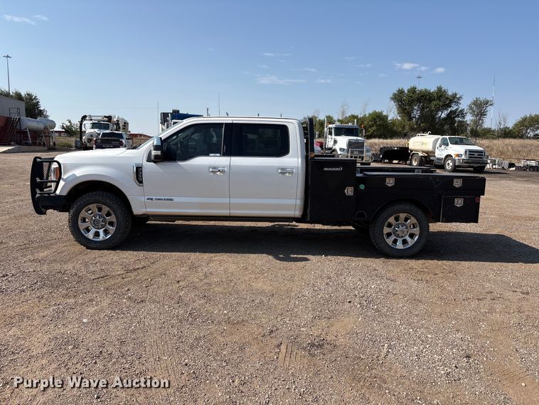 image for item JM9420 2018 Ford F350 Super Duty Crew Cab flatbed pickup truck