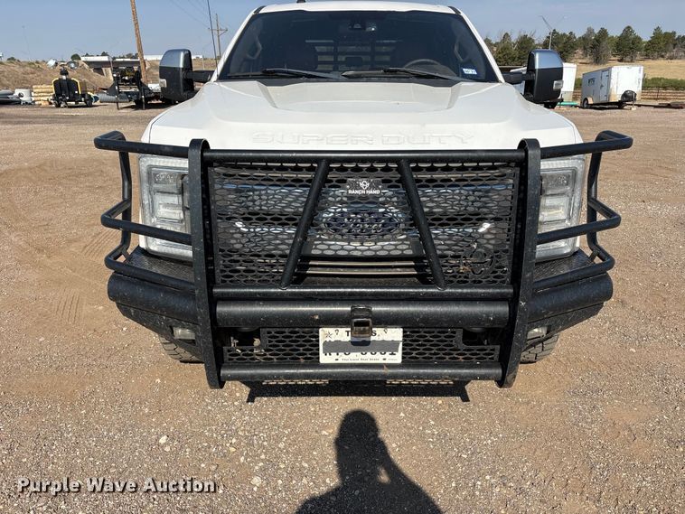 image for item JM9420 2018 Ford F350 Super Duty Crew Cab flatbed pickup truck