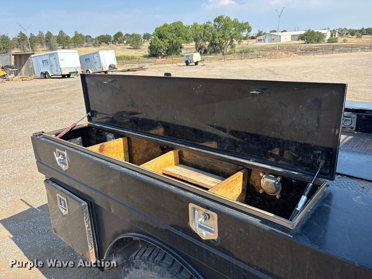 image for item JM9420 2018 Ford F350 Super Duty Crew Cab flatbed pickup truck