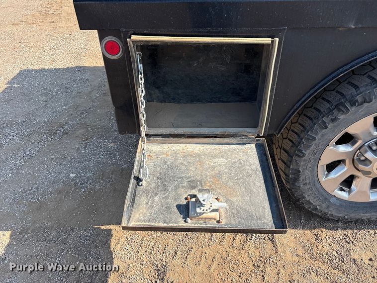 image for item JM9420 2018 Ford F350 Super Duty Crew Cab flatbed pickup truck