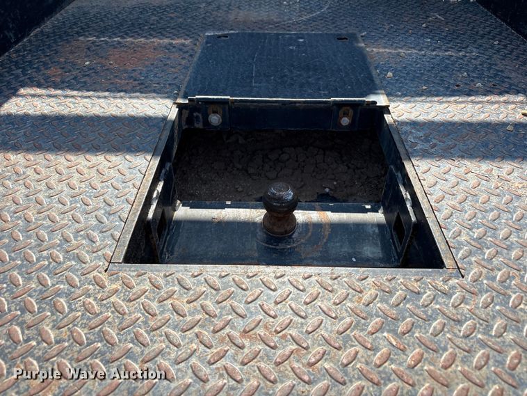 image for item JM9420 2018 Ford F350 Super Duty Crew Cab flatbed pickup truck