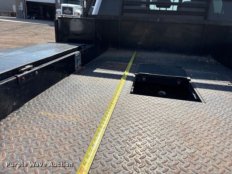 image for item JM9420 2018 Ford F350 Super Duty Crew Cab flatbed pickup truck