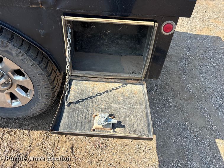 image for item JM9420 2018 Ford F350 Super Duty Crew Cab flatbed pickup truck
