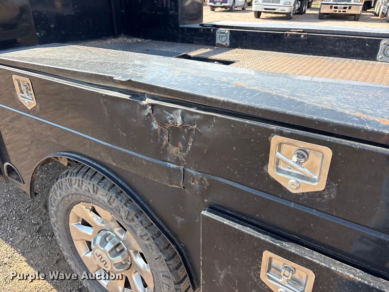 image for item JM9420 2018 Ford F350 Super Duty Crew Cab flatbed pickup truck